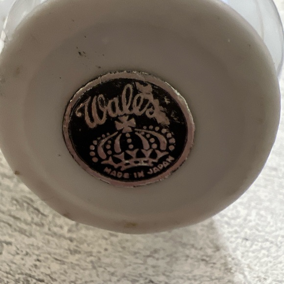 SET OF VINTAGE WALES MILK GLASS PERFUME BOTTLES WITH FLORAL PATTERN - Picture 5 of 8